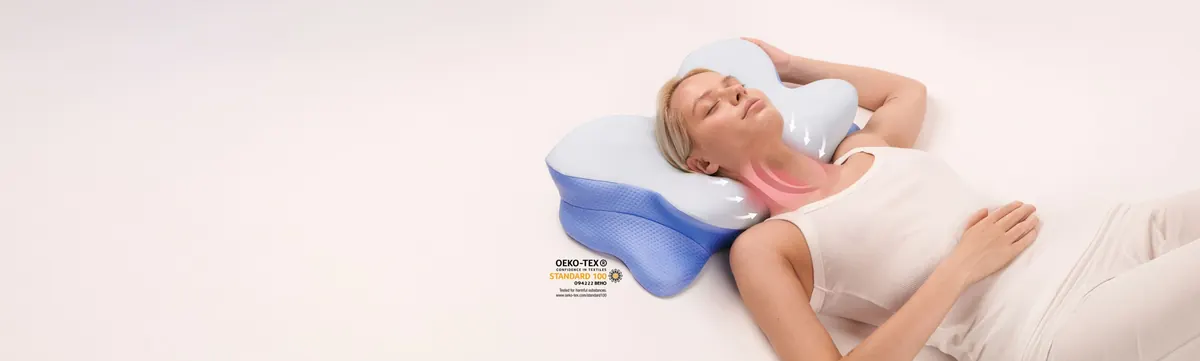 Donna che dorme sulla schiena sul cuscino Derila Ergo